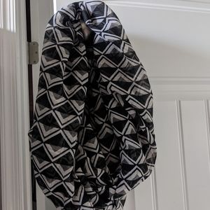 Black & White Houndstooth Infinity Scarf